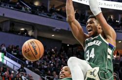 lol季中赛-雄鹿后卫创新纪录,成为球队崛起的关键力量