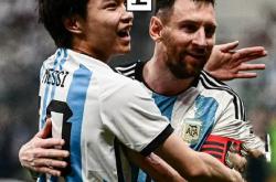 lol合区-狂热球迷集聚球场,助威声震天的简单介绍