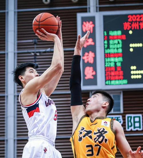 CBA比赛中一位球员实现了历史突破