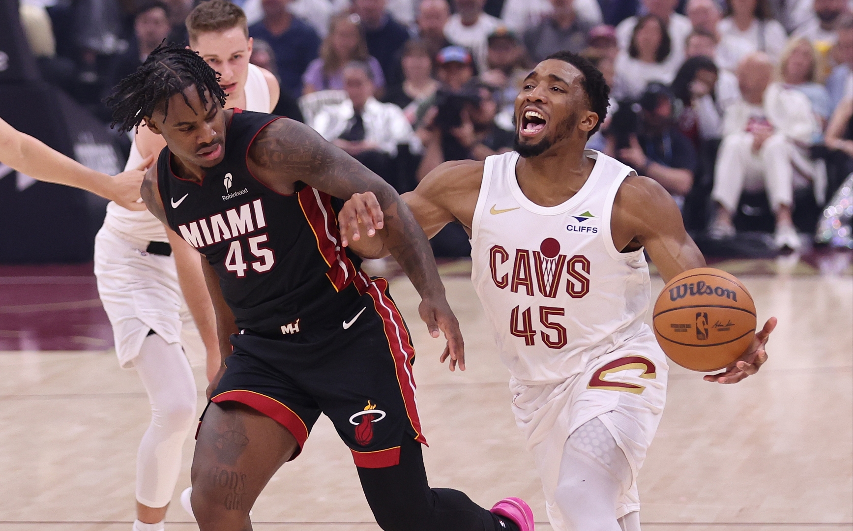 热火再度不敌黄蜂,遭受连败 热火再度不敌黄蜂,遭受连败