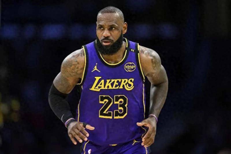 马刺绝杀独行侠,詹姆斯高光表现的简单介绍 马刺绝杀独行侠,詹姆斯高光表现的简单介绍